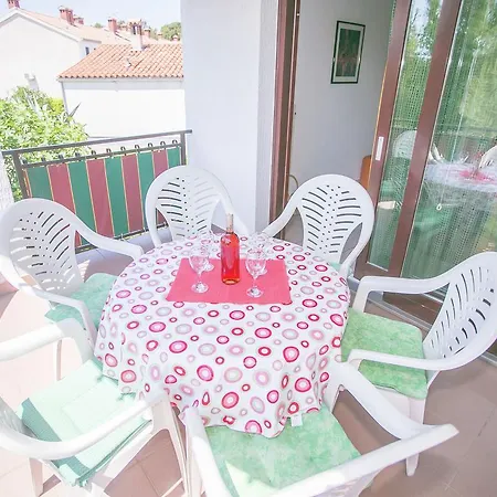 Cozy In With Seaside View Poreč